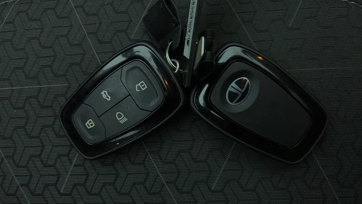 Used 2024 Tata Punch Accomplished iCNG Cng Manual extra CAR KEY VIEW