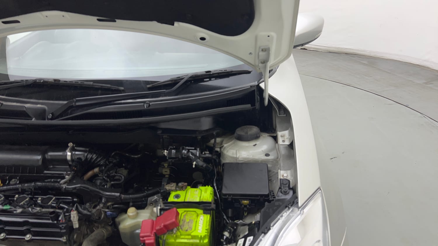 Used 2018 Maruti Suzuki Swift VXi AMT Petrol Automatic engine ENGINE LEFT SIDE HINGE & APRON VIEW