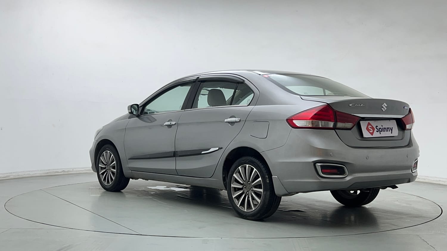 Used 2018 Maruti Suzuki Ciaz Alpha Hybrid 1.5 Petrol Manual exterior LEFT REAR CORNER VIEW