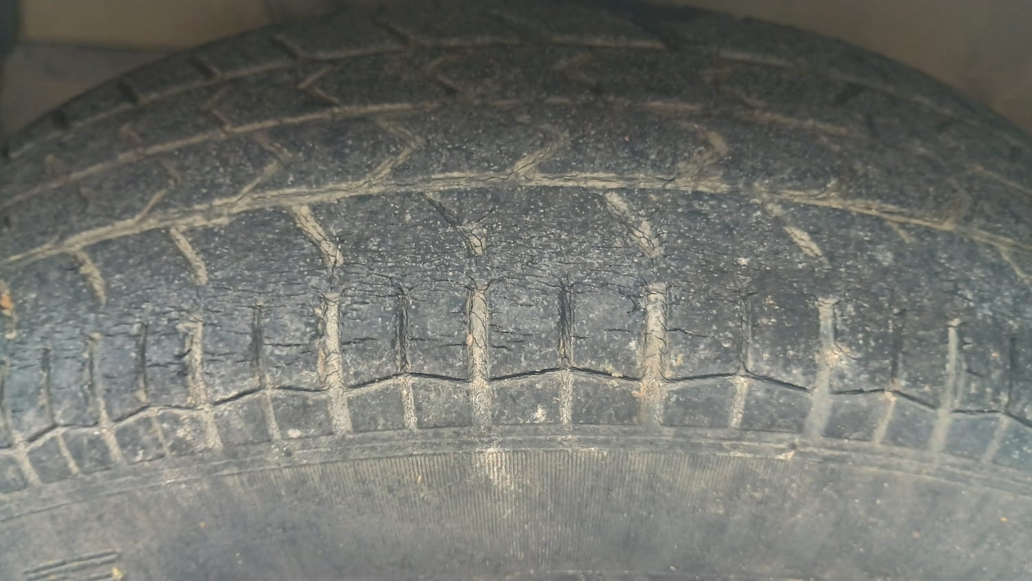 Used 2015 Maruti Suzuki Swift Dzire VXI Petrol Manual tyres LEFT FRONT TYRE TREAD VIEW