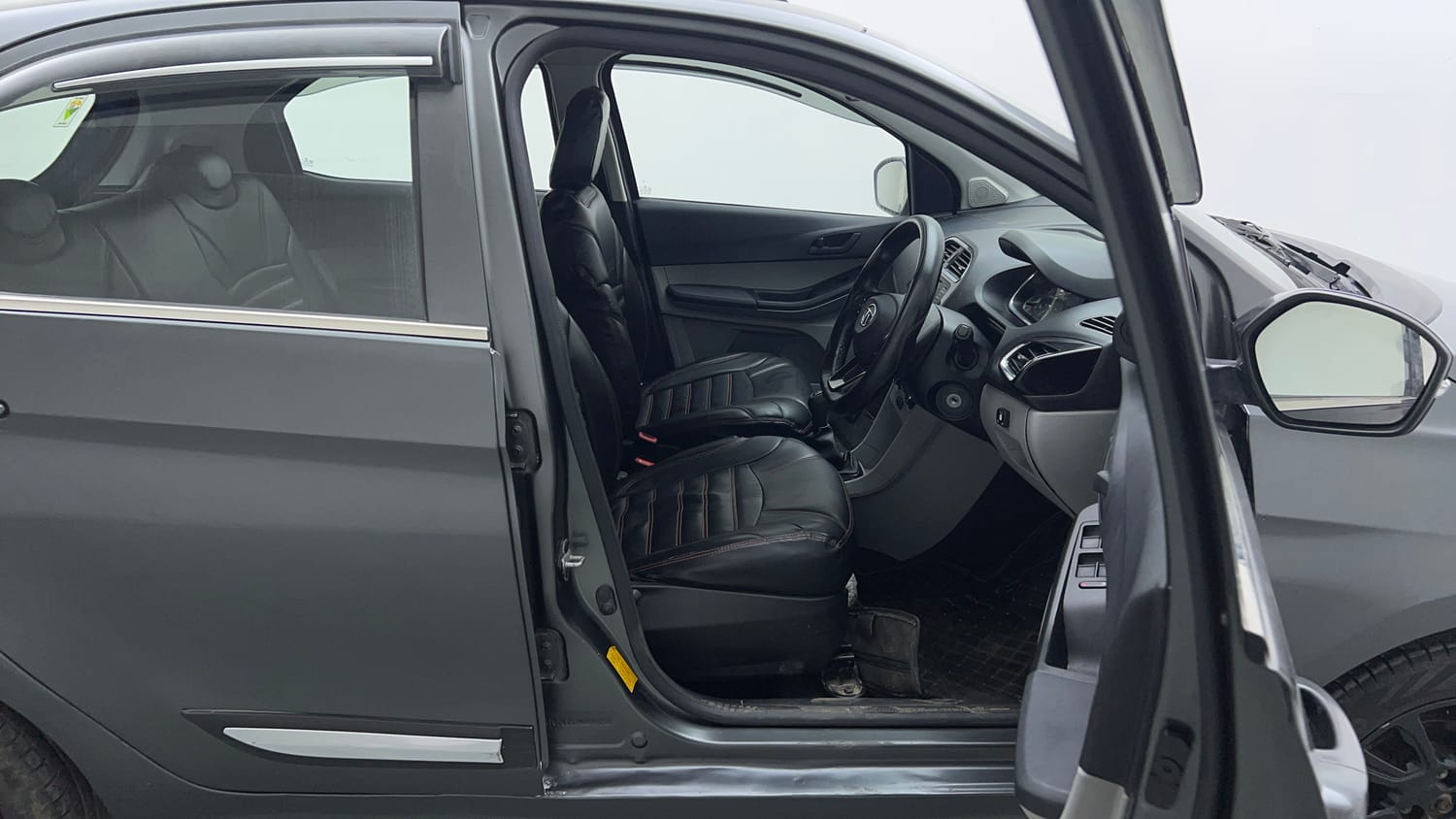 Used 2021 Tata Tiago LE Petro l+ CNG(Outside Fitted) Cng Manual interior RIGHT SIDE FRONT DOOR CABIN VIEW