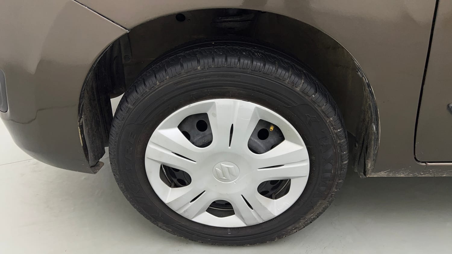 Used 2015 Maruti Suzuki Wagon R VXI Petrol Manual tyres LEFT FRONT TYRE RIM VIEW