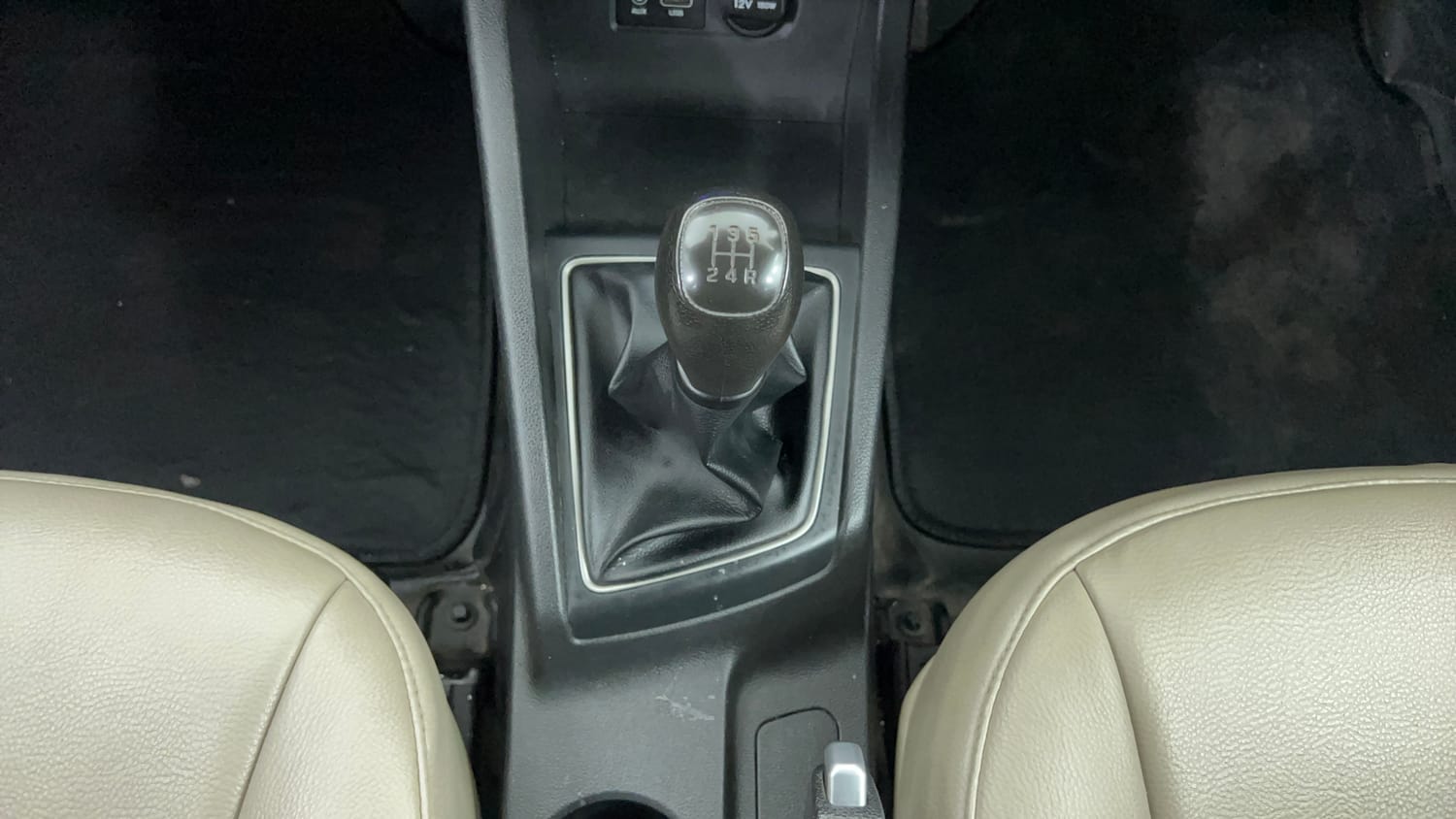 Used 2017 Hyundai Elite i20 Sportz 1.2 Petrol Manual interior GEAR  KNOB VIEW