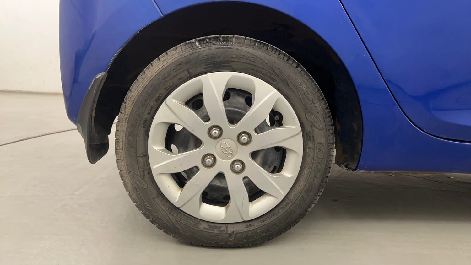 Used 2016 Hyundai Eon Magna Petrol Manual tyres RIGHT REAR TYRE RIM VIEW