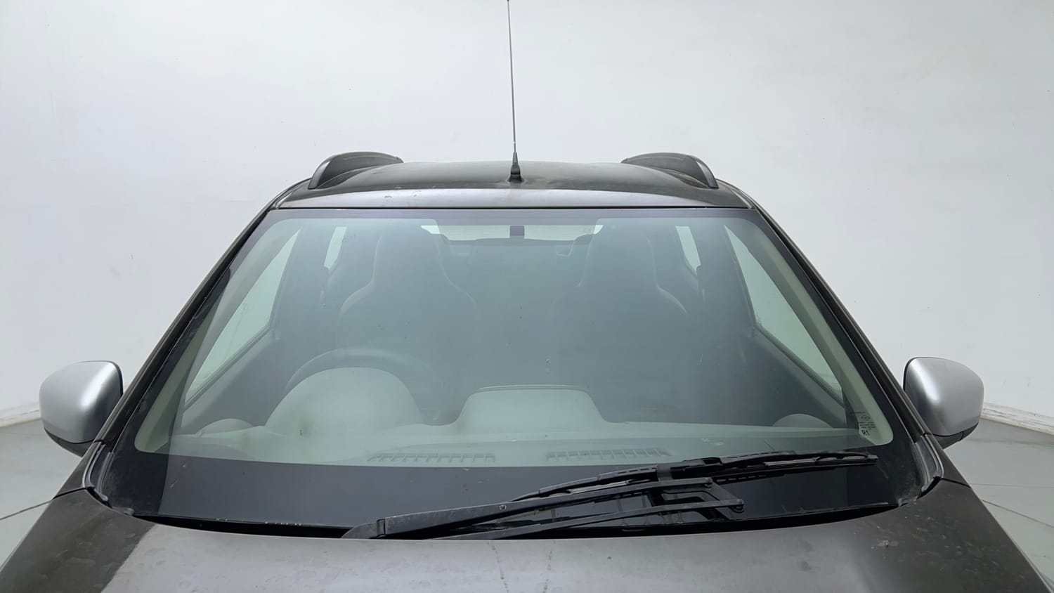Used 2017 Renault Kwid 1.0 RXT Petrol Manual exterior FRONT WINDSHIELD VIEW