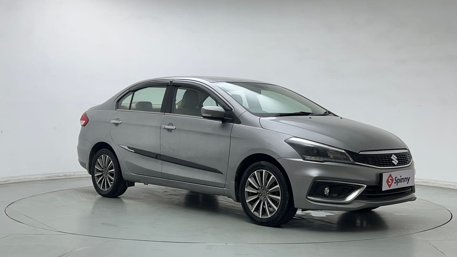 Used 2018 Maruti Suzuki Ciaz Alpha Hybrid 1.5 Petrol Manual exterior RIGHT FRONT CORNER VIEW