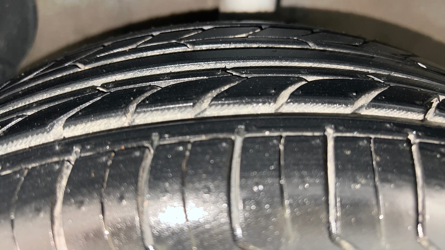 Used 2015 Hyundai Grand i10 Sportz 1.2 Kappa VTVT Petrol Manual tyres LEFT FRONT TYRE TREAD VIEW