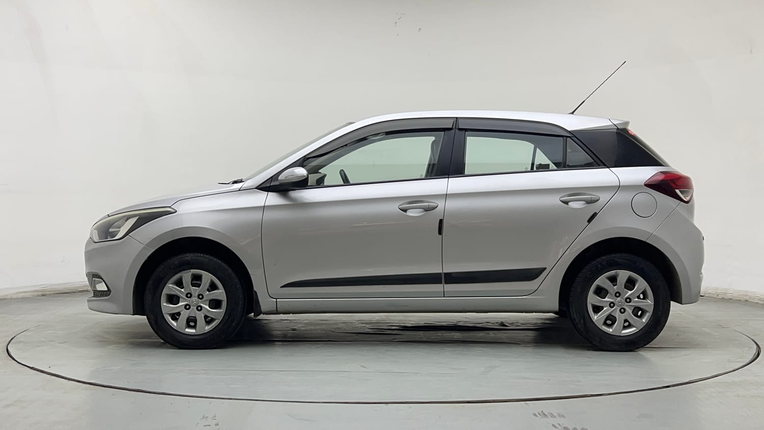 Used 2017 Hyundai Elite i20 Sportz 1.2 Petrol Manual exterior LEFT SIDE VIEW