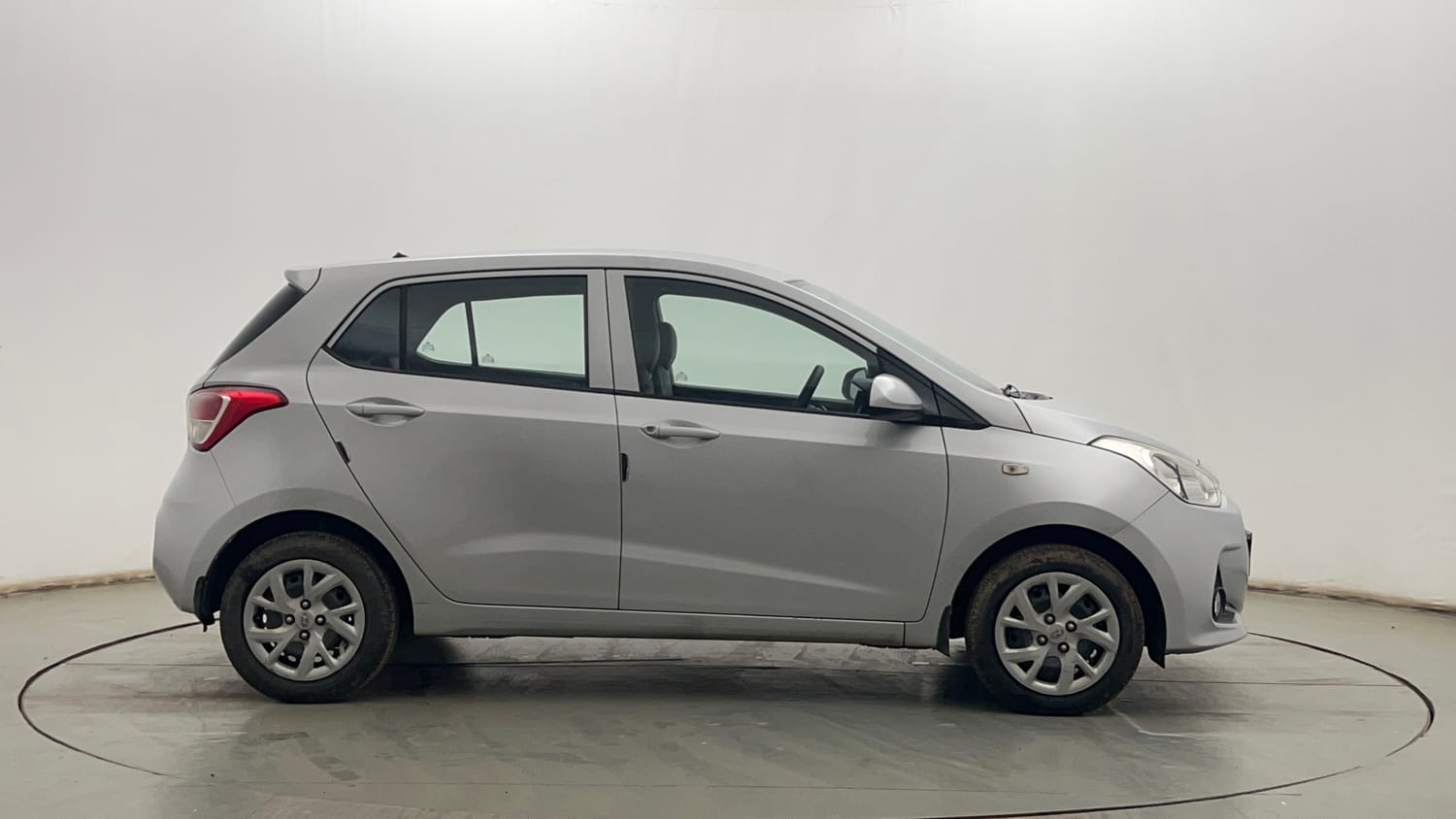 Used 2017 Hyundai Grand i10 Magna 1.2 Kappa VTVT Petrol Manual exterior RIGHT SIDE VIEW