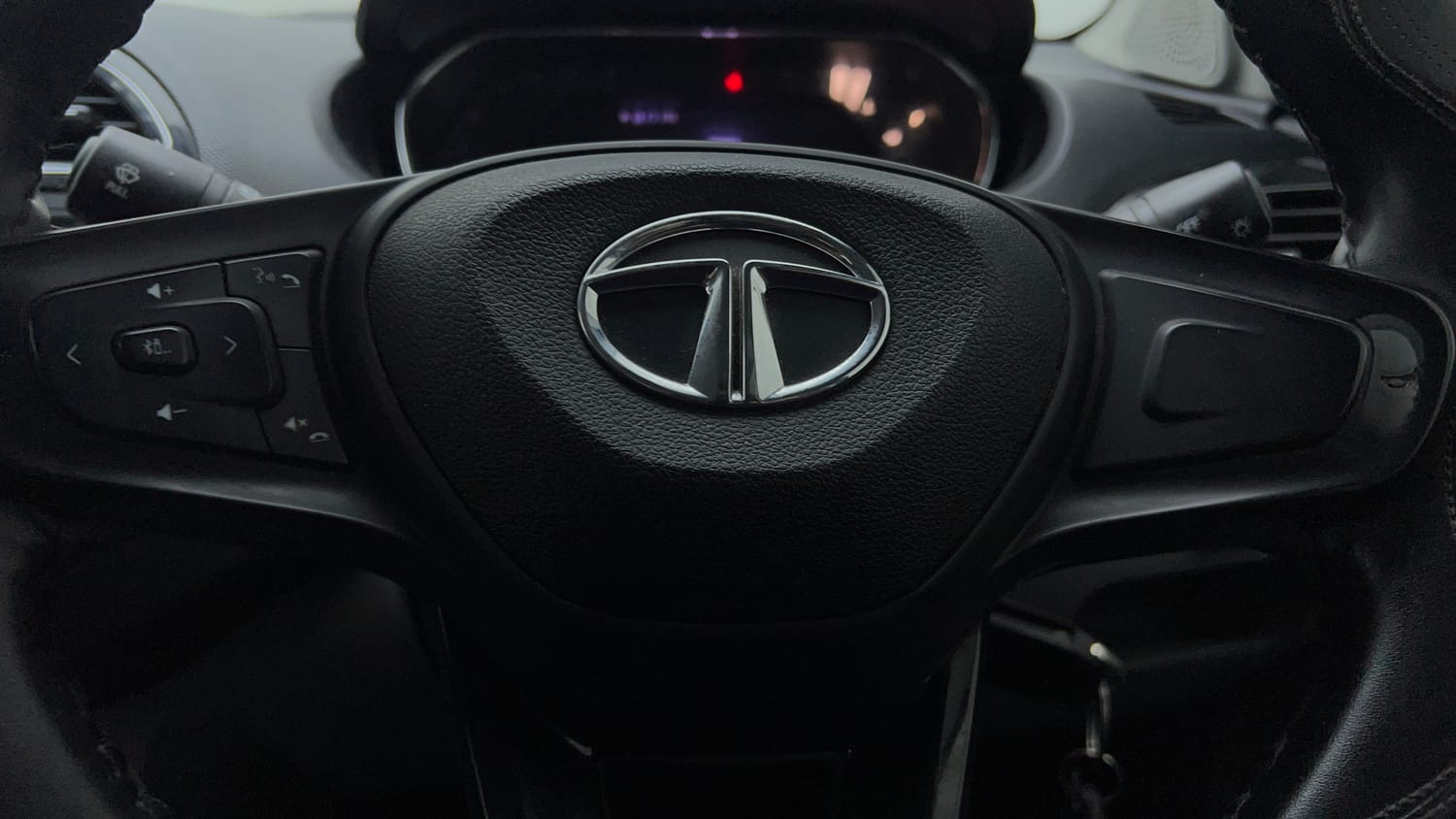 Used 2021 Tata Tiago LE Petro l+ CNG(Outside Fitted) Cng Manual top_features Airbags