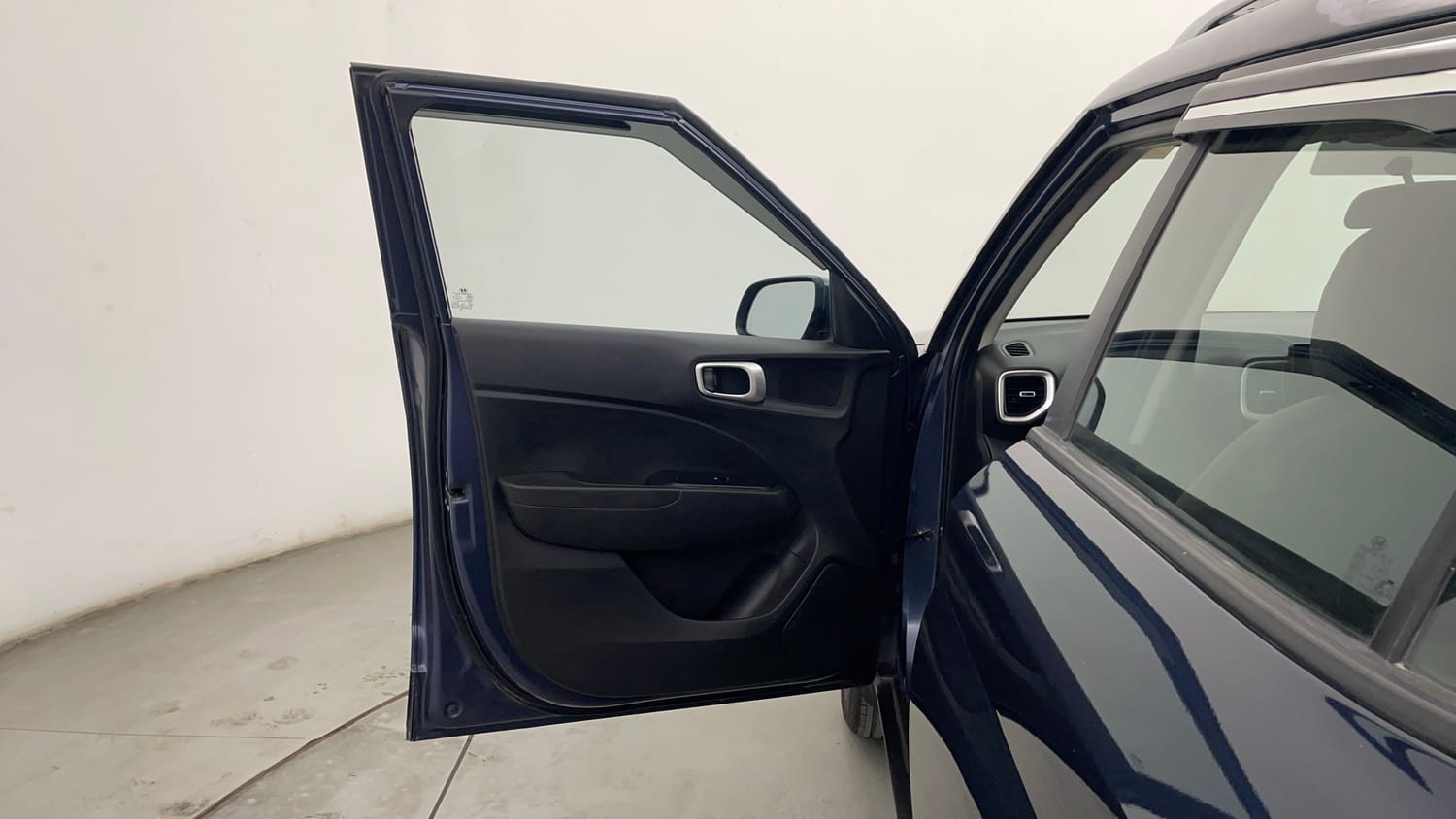Used 2022 Hyundai Venue SX 1.5 CRDi Diesel Manual interior LEFT FRONT DOOR OPEN VIEW