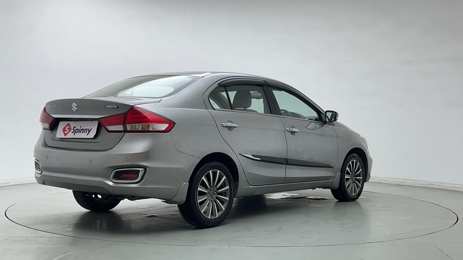 Used 2018 Maruti Suzuki Ciaz Alpha Hybrid 1.5 Petrol Manual exterior RIGHT REAR CORNER VIEW