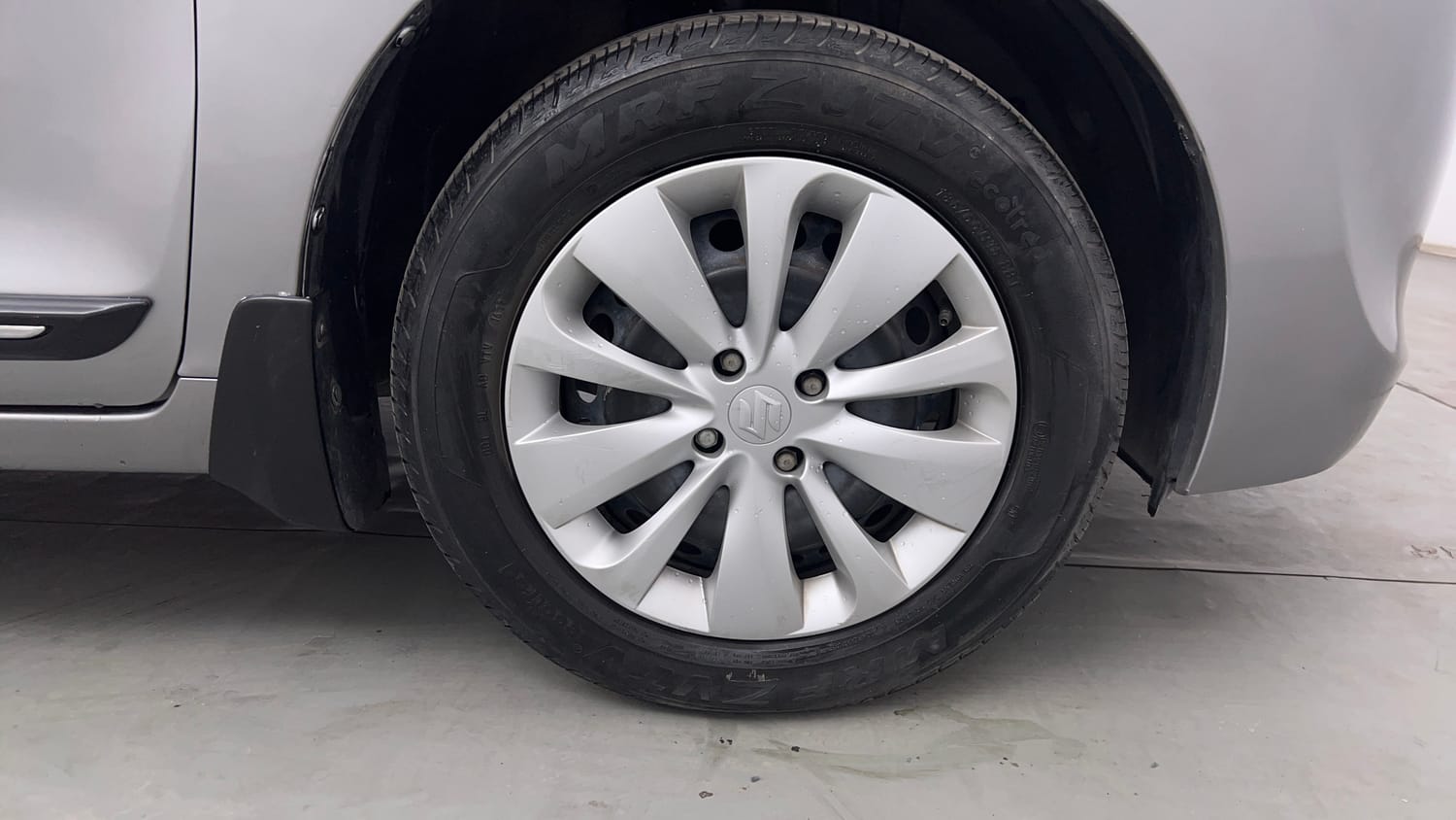 Used 2016 Maruti Suzuki Baleno Delta 1.2 Petrol Manual tyres RIGHT FRONT TYRE RIM VIEW