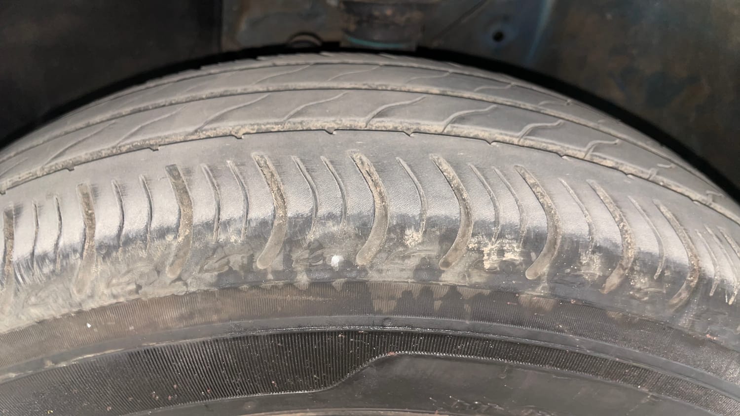 Used 2022 Maruti Suzuki Ignis Alpha 1.2 MT Petrol Manual tyres LEFT FRONT TYRE TREAD VIEW