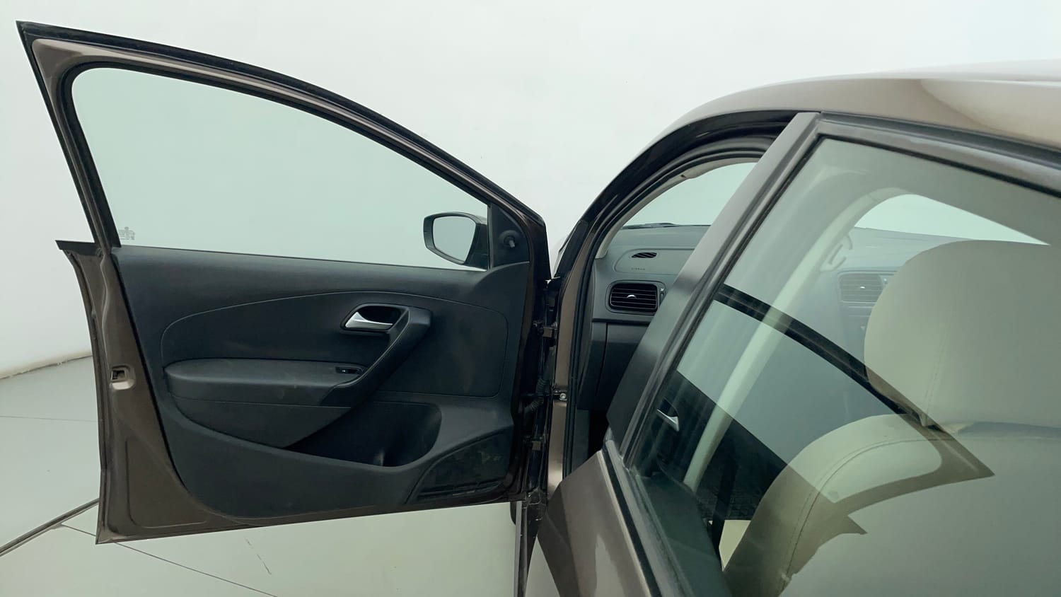 Used 2017 Volkswagen Ameo Trendline 1.2L (P) Petrol Manual interior LEFT FRONT DOOR OPEN VIEW