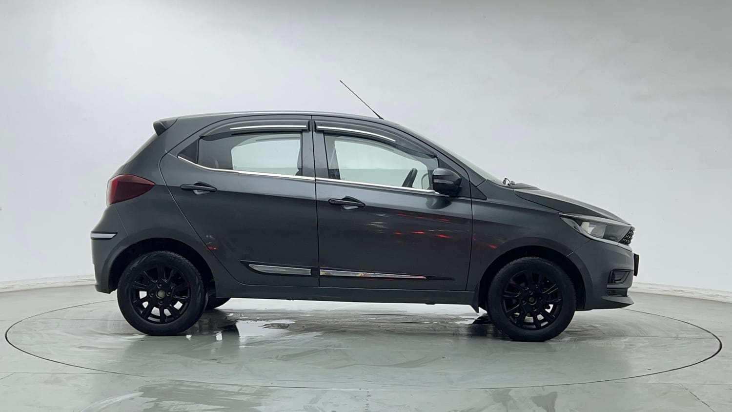 Used 2021 Tata Tiago LE Petro l+ CNG(Outside Fitted) Cng Manual exterior RIGHT SIDE VIEW