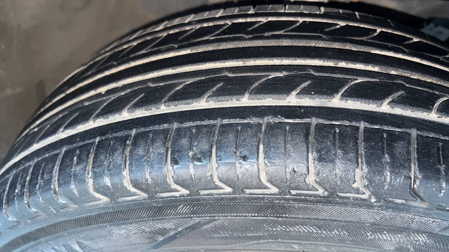 Used 2015 Honda City SV Petrol Manual tyres RIGHT FRONT TYRE TREAD VIEW