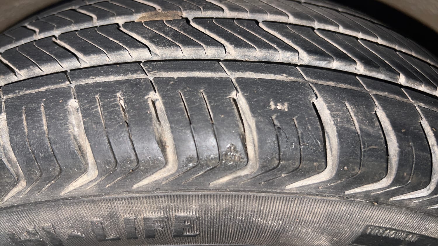 Used 2012 Maruti Suzuki Estilo VXi BS-IV Petrol Manual tyres LEFT FRONT TYRE TREAD VIEW