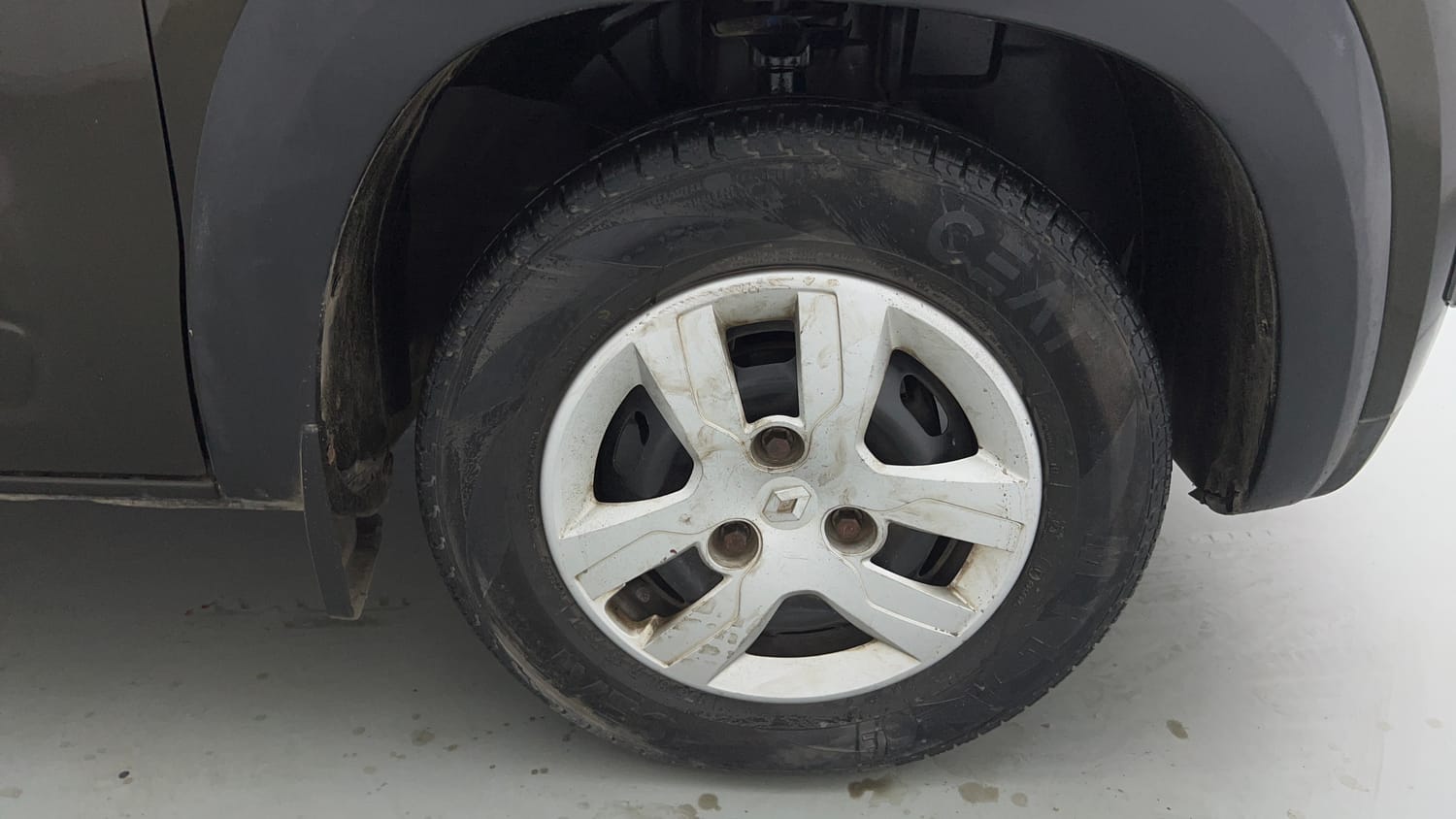 Used 2017 Renault Kwid 1.0 RXT Petrol Manual tyres RIGHT FRONT TYRE RIM VIEW
