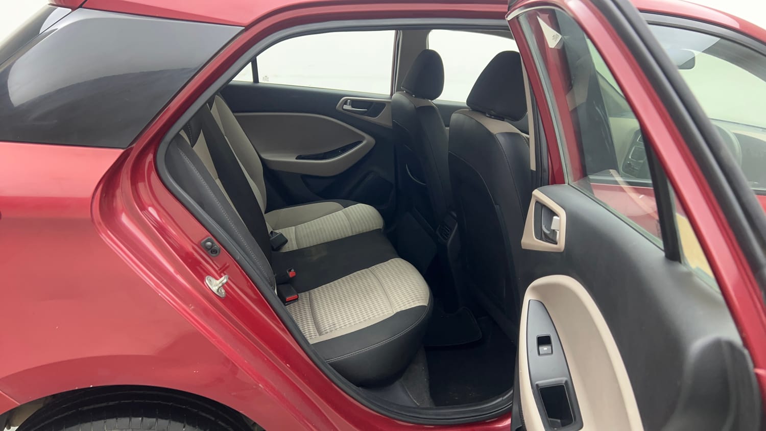 Used 2018 Hyundai Elite i20 Sportz 1.2 Petrol Manual interior RIGHT SIDE REAR DOOR CABIN VIEW