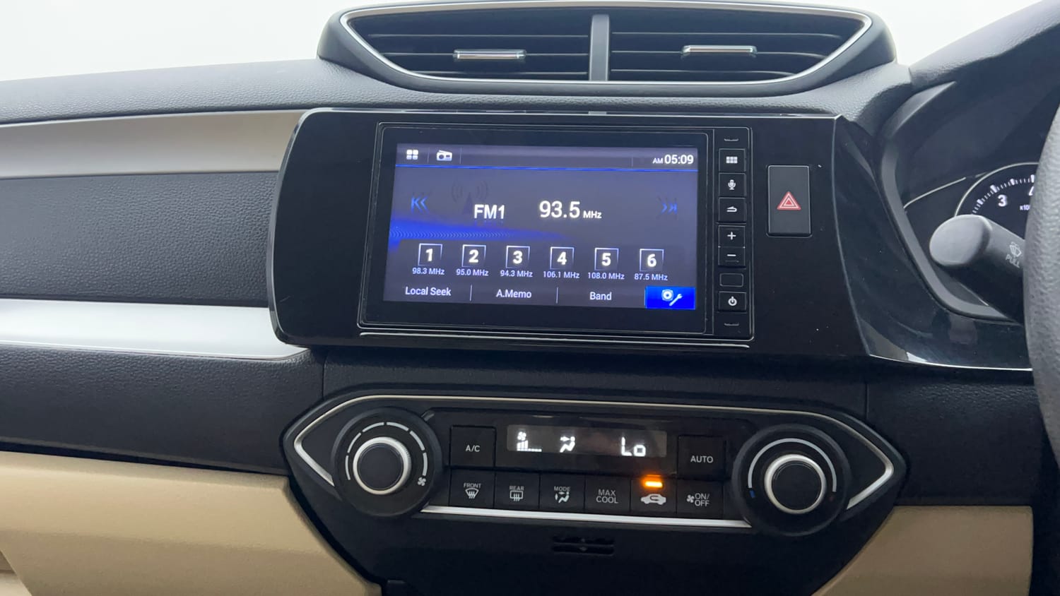 Used 2022 Honda Amaze VX CVT 1.2 Petrol Petrol Automatic interior MUSIC SYSTEM & AC CONTROL VIEW