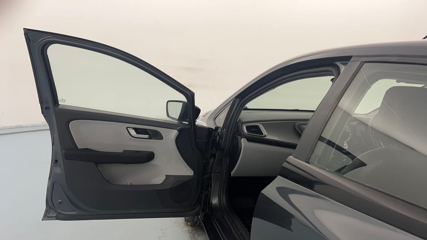 Used 2021 Tata Altroz XZ Petrol Petrol Manual interior LEFT FRONT DOOR OPEN VIEW