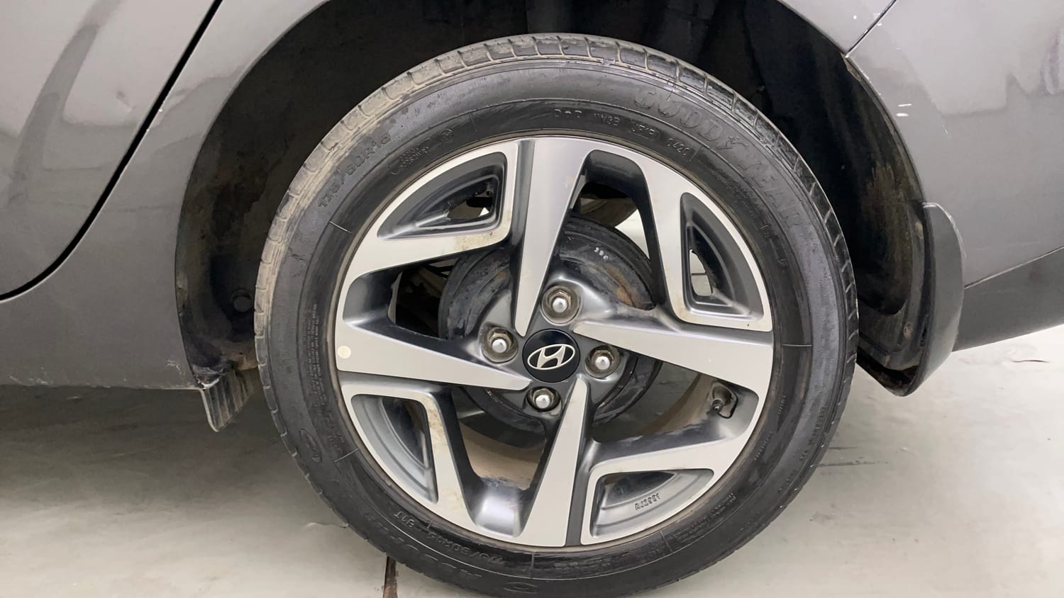 Used 2020 Hyundai Aura SX Plus 1.2 AMT Petrol Petrol Automatic tyres LEFT REAR TYRE RIM VIEW