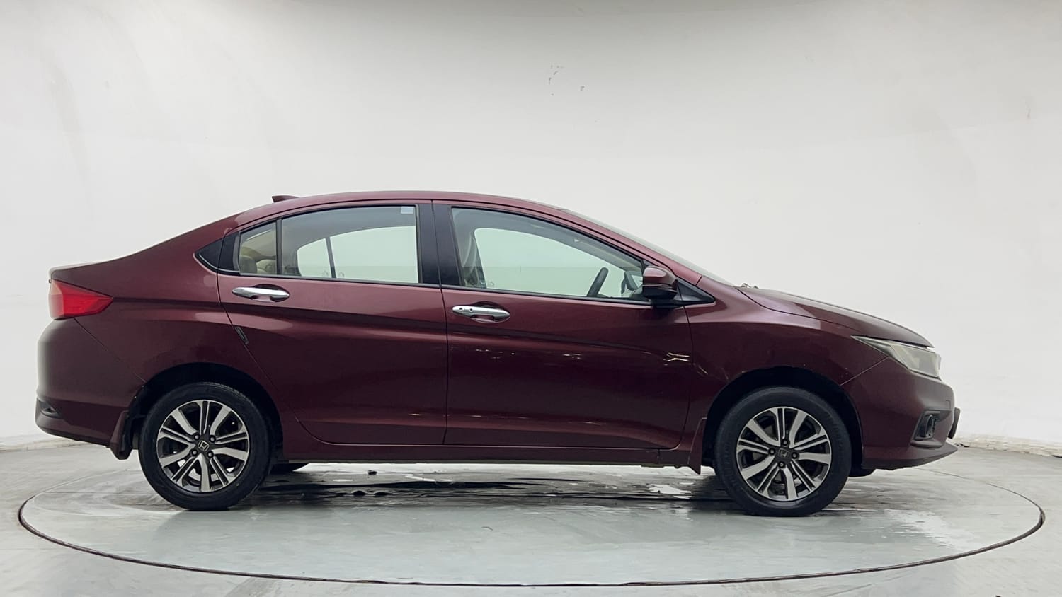 Used 2017 Honda City V Petrol Petrol Manual exterior RIGHT SIDE VIEW