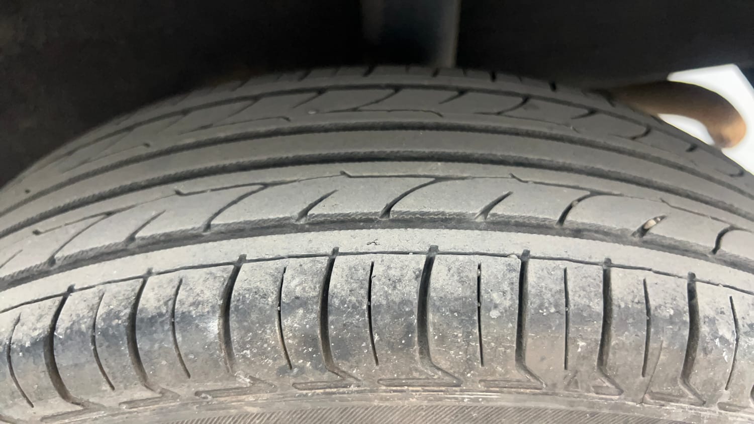 Used 2017 Datsun Redi-GO T (O) Petrol Manual tyres LEFT REAR TYRE TREAD VIEW