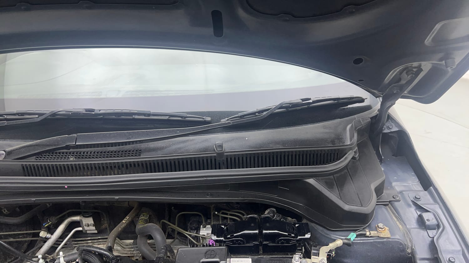 Used 2021 Hyundai i20 Sportz 1.2 MT Petrol Manual engine ENGINE LEFT SIDE HINGE & APRON VIEW