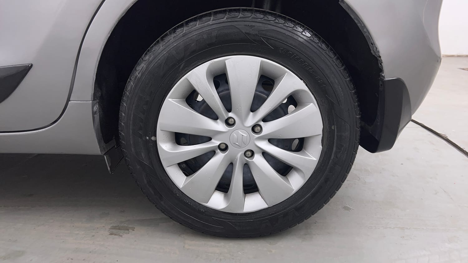 Used 2016 Maruti Suzuki Baleno Delta 1.2 Petrol Manual tyres LEFT REAR TYRE RIM VIEW