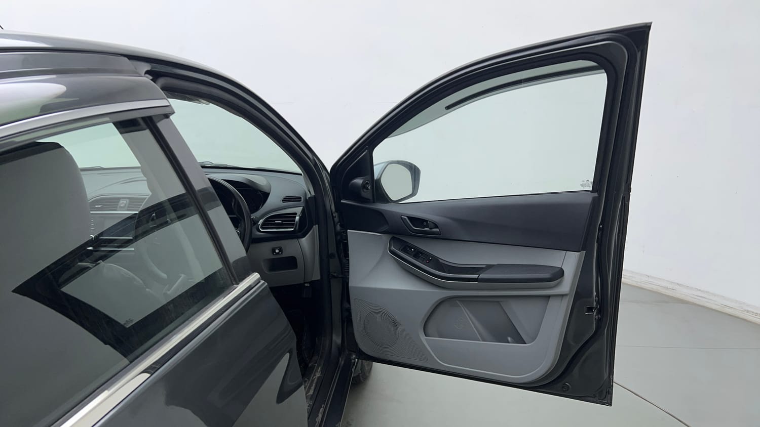 Used 2021 Tata Tiago LE Petro l+ CNG(Outside Fitted) Cng Manual interior RIGHT FRONT DOOR OPEN VIEW