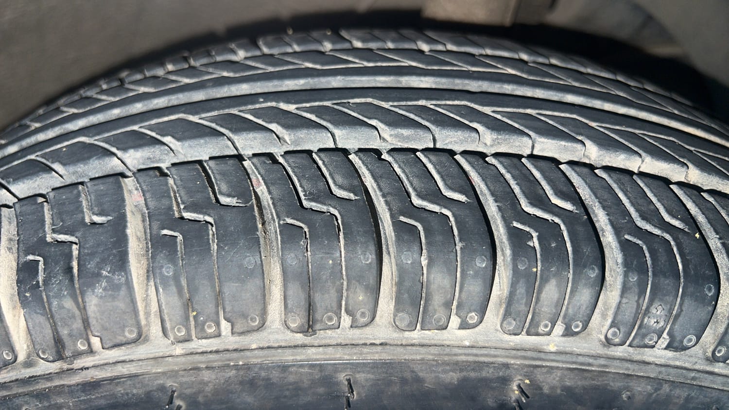Used 2019 Maruti Suzuki Dzire VXi AMT Petrol Automatic tyres RIGHT FRONT TYRE TREAD VIEW