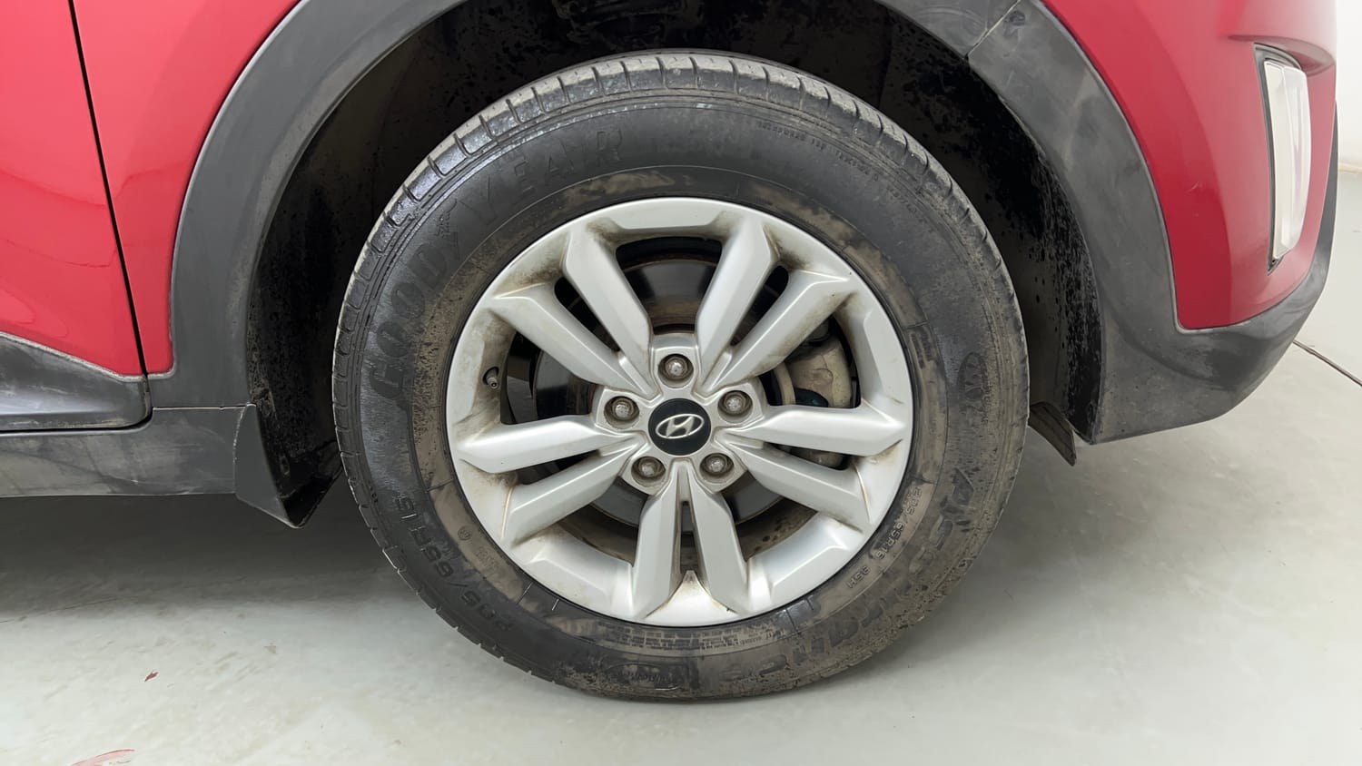 Used 2016 Hyundai Creta 1.6 SX Plus Petrol Petrol Manual tyres RIGHT FRONT TYRE RIM VIEW