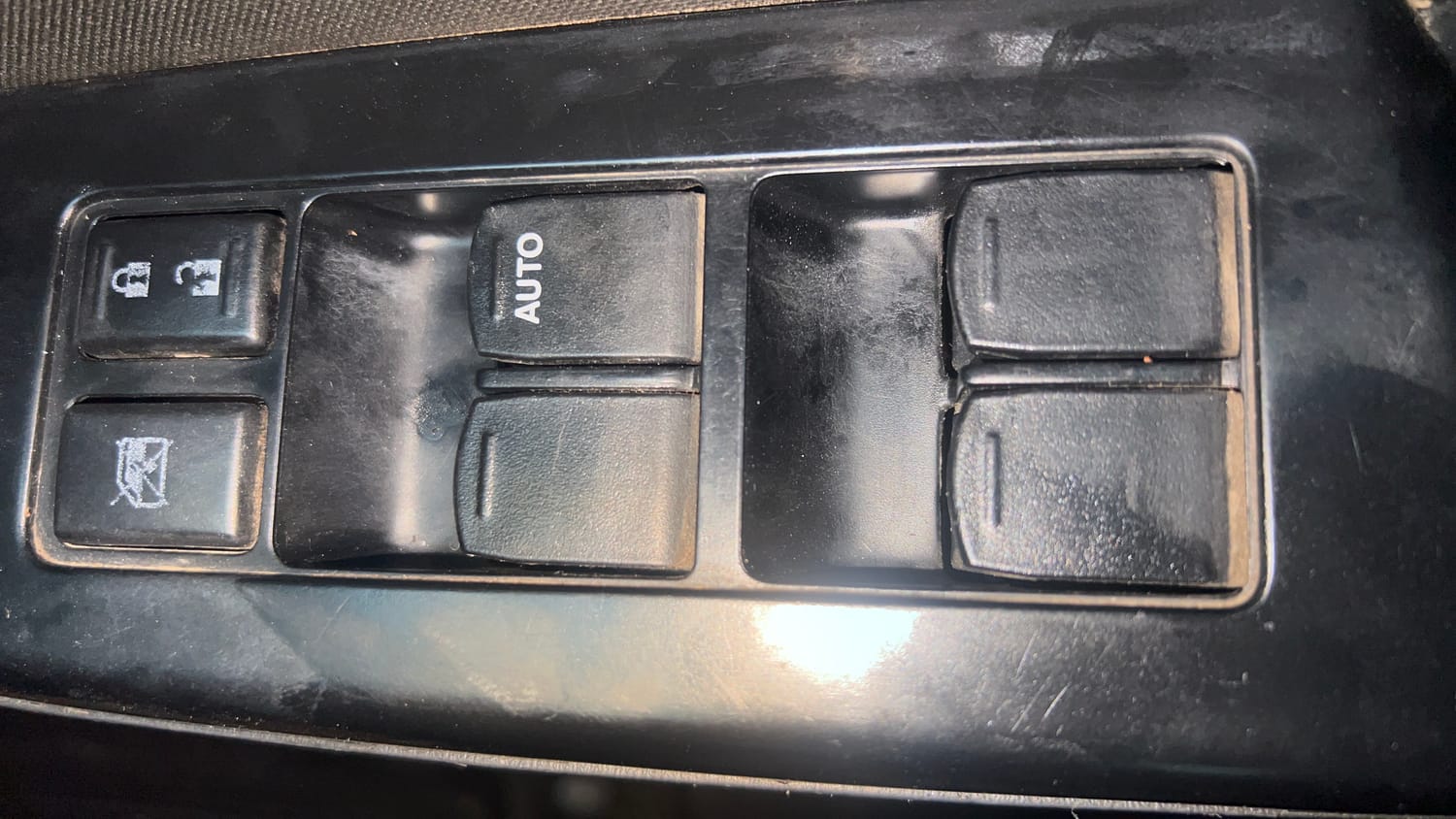 Used 2015 Maruti Suzuki Swift VXi Petrol Manual top_features Power windows