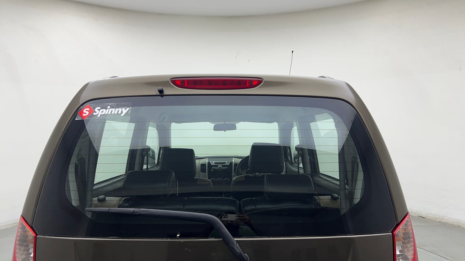 Used 2015 Maruti Suzuki Wagon R VXI Petrol Manual exterior BACK WINDSHIELD VIEW