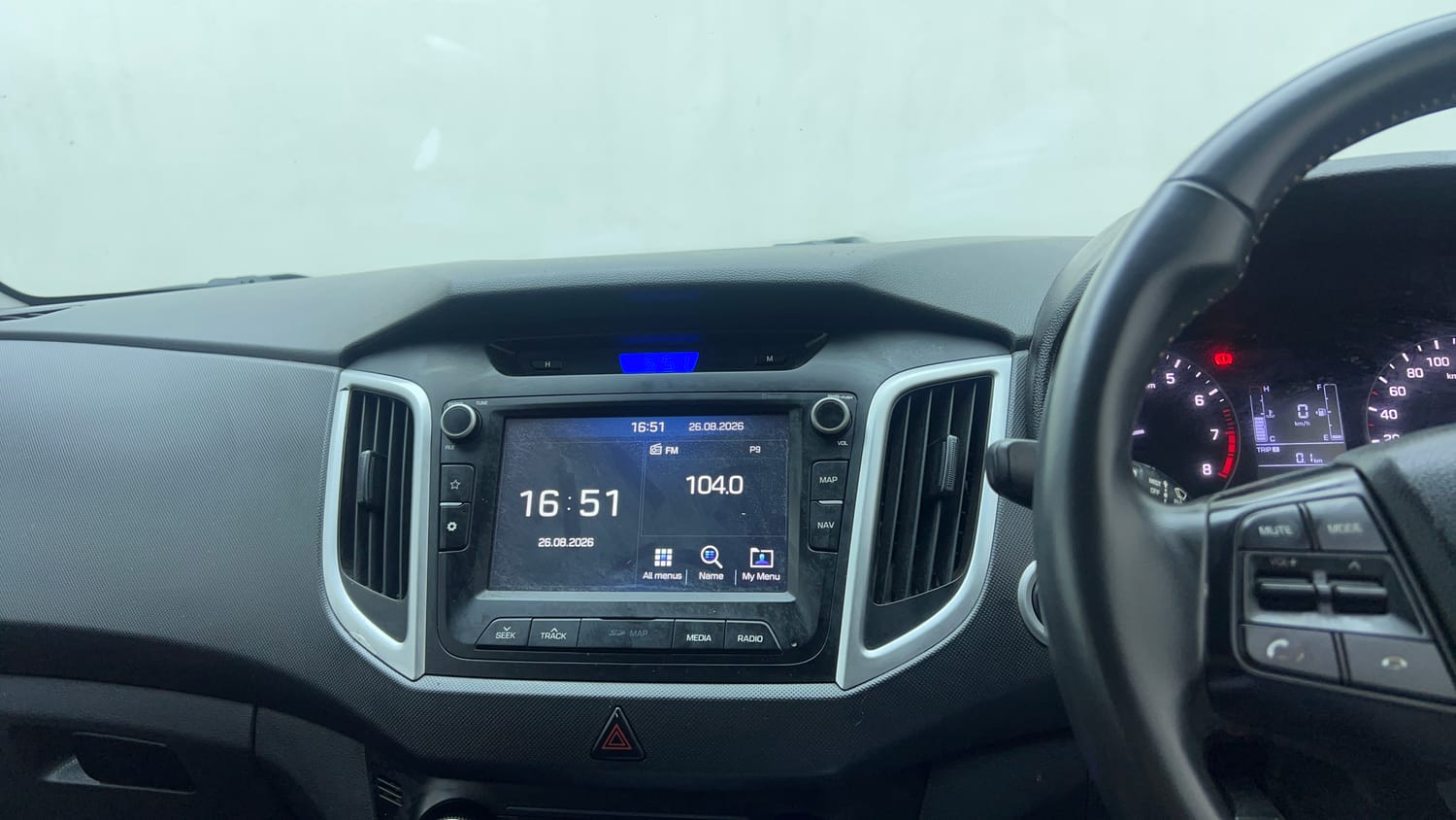 Used 2018 Hyundai Creta SX 1.6 Dual Tone Petrol Petrol Manual top_features Touch screen infotainment system