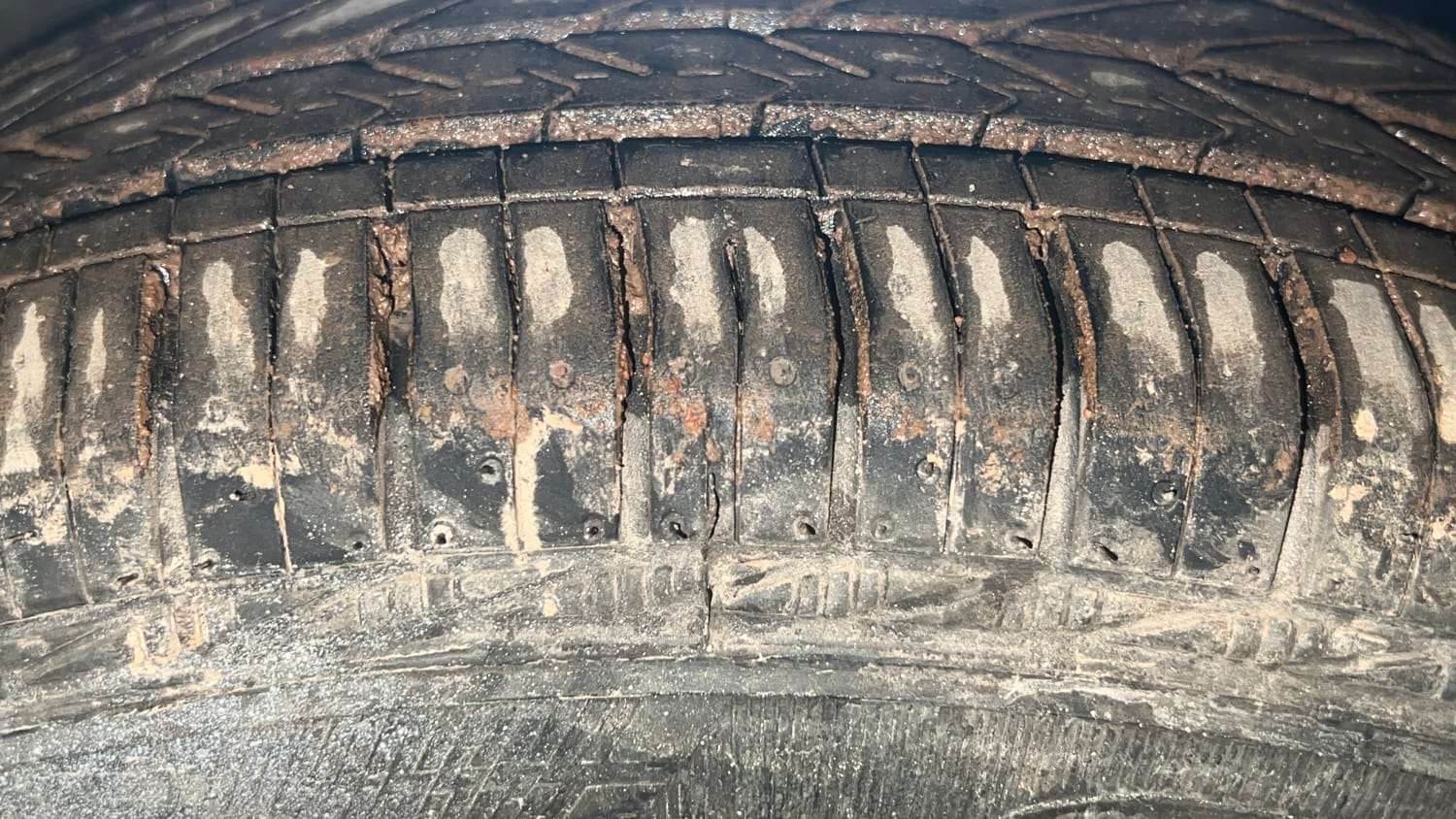 Used 2017 Hyundai Grand i10 Magna 1.2 Kappa VTVT Petrol Manual tyres LEFT FRONT TYRE TREAD VIEW