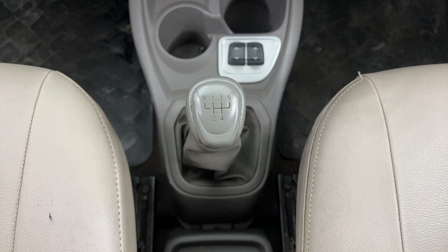 Used 2017 Datsun Redi-GO T (O) Petrol Manual interior GEAR  KNOB VIEW