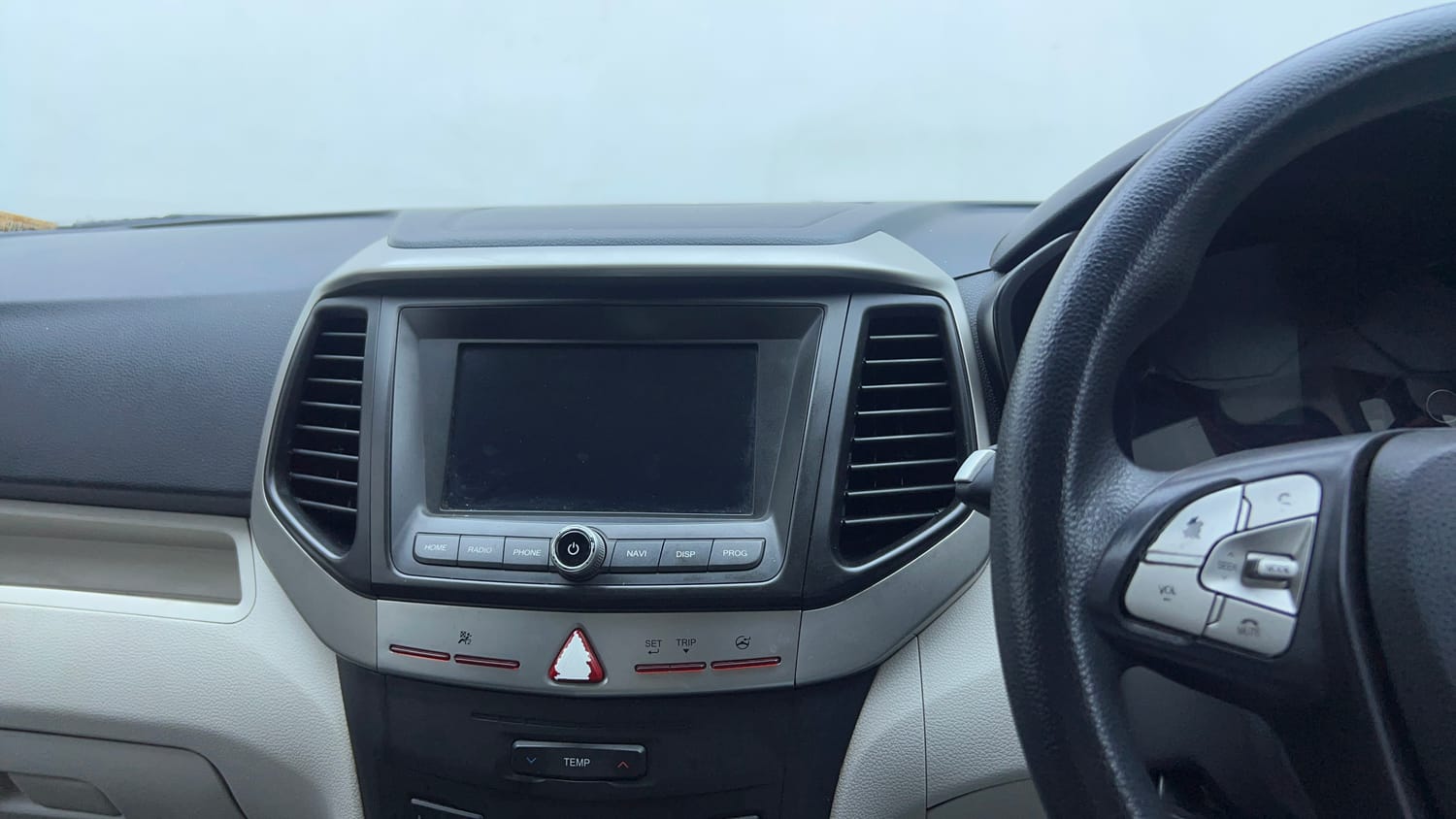 Used 2019 Mahindra XUV 300 1.2 W6 Petrol Manual top_features Integrated (in-dash) music system