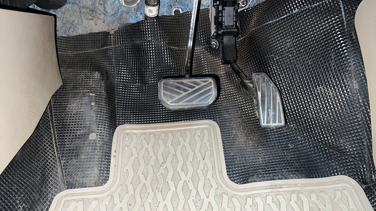 Used 2019 Maruti Suzuki Dzire VXi AMT Petrol Automatic interior PEDALS VIEW