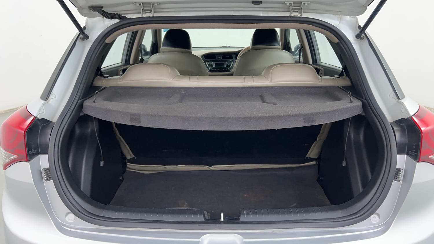 Used 2017 Hyundai Elite i20 Sportz 1.2 Petrol Manual interior DICKY INSIDE VIEW