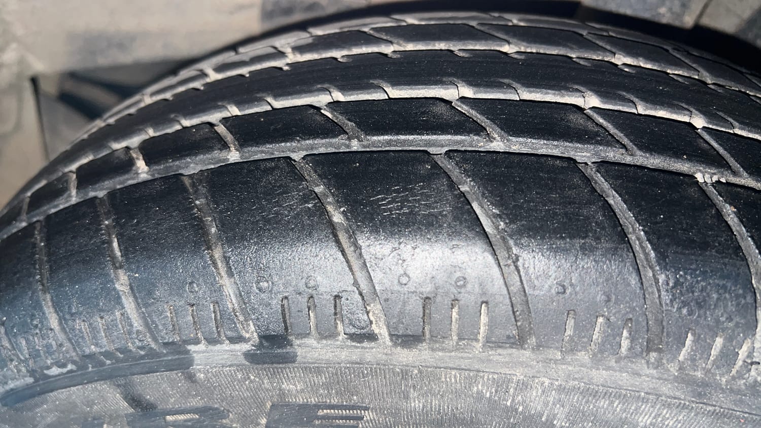 Used 2015 Hyundai Grand i10 Asta AT 1.2 Kappa VTVT Petrol Automatic tyres LEFT REAR TYRE TREAD VIEW