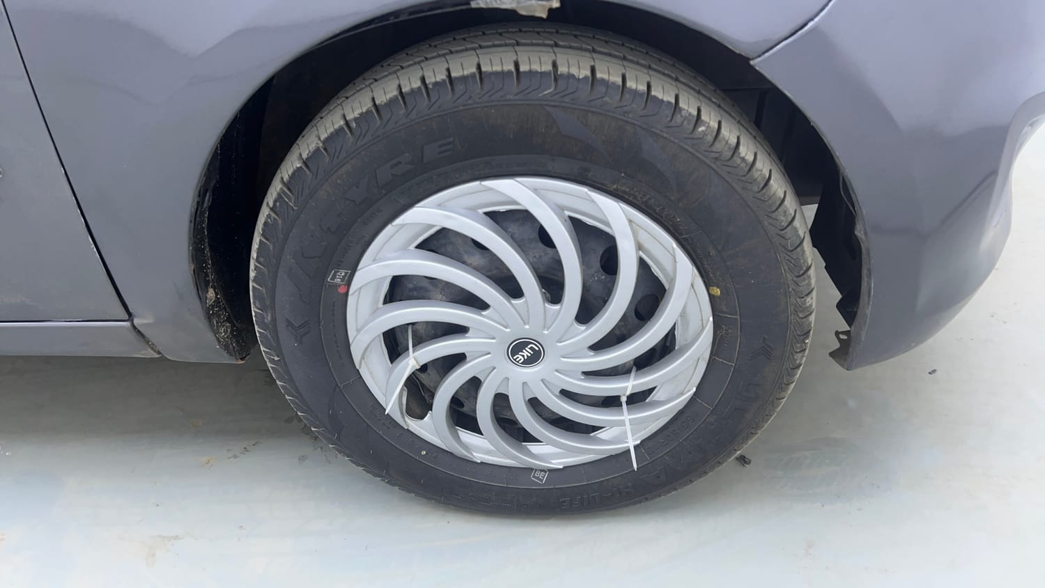 Used 2013 Hyundai i10 Sportz 1.2 Kappa2 Petrol Manual tyres RIGHT FRONT TYRE RIM VIEW