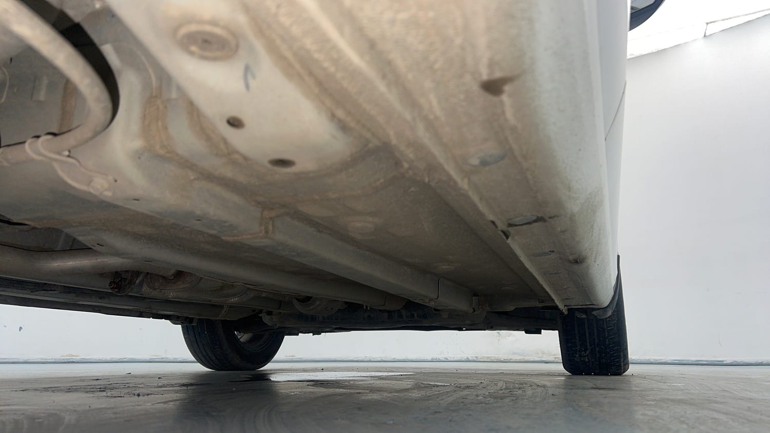 Used 2024 Hyundai Verna SX 1.5 Petrol MT Petrol Manual extra REAR RIGHT UNDERBODY VIEW