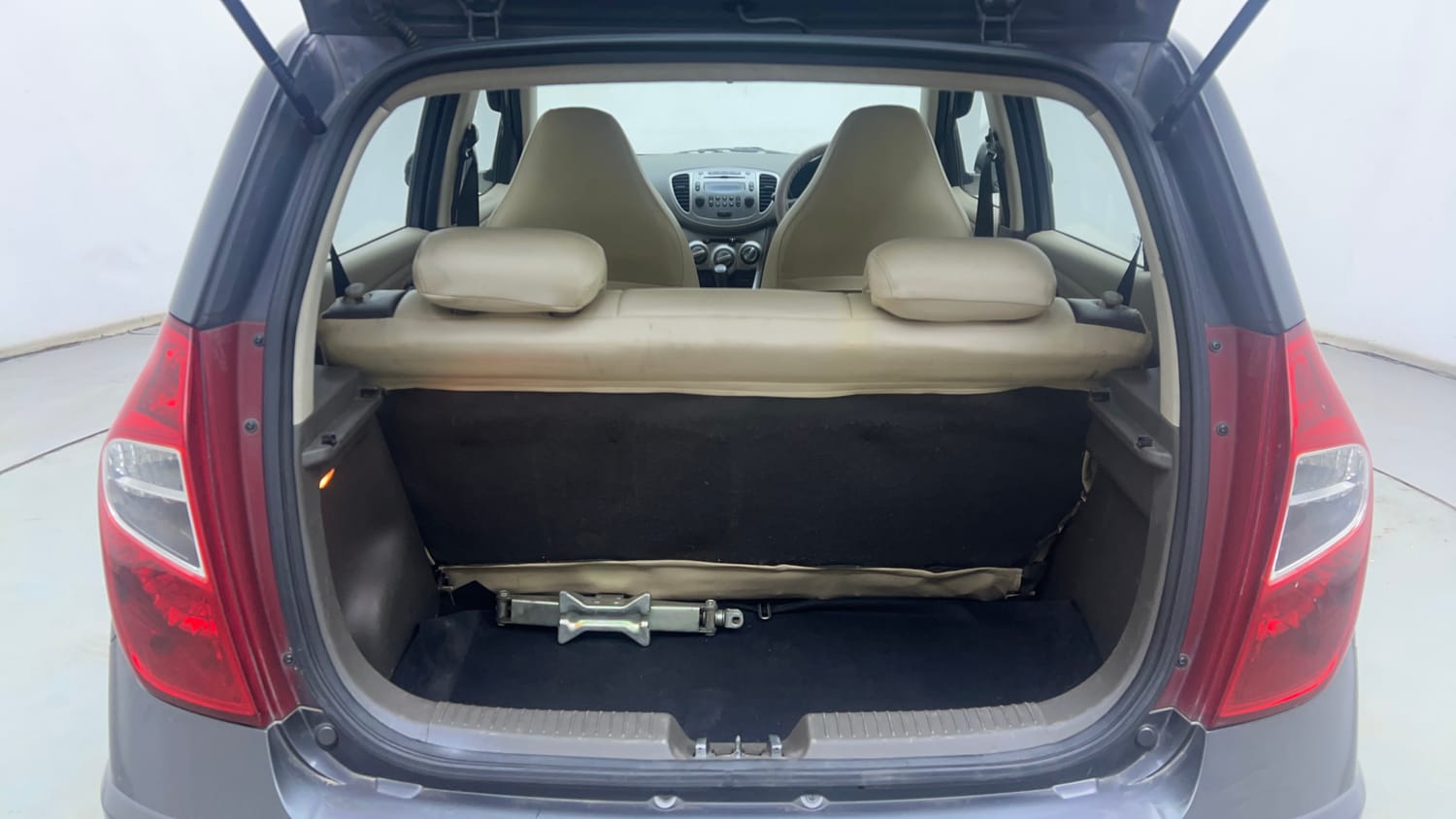 Used 2013 Hyundai i10 Sportz 1.2 Kappa2 Petrol Manual interior DICKY INSIDE VIEW