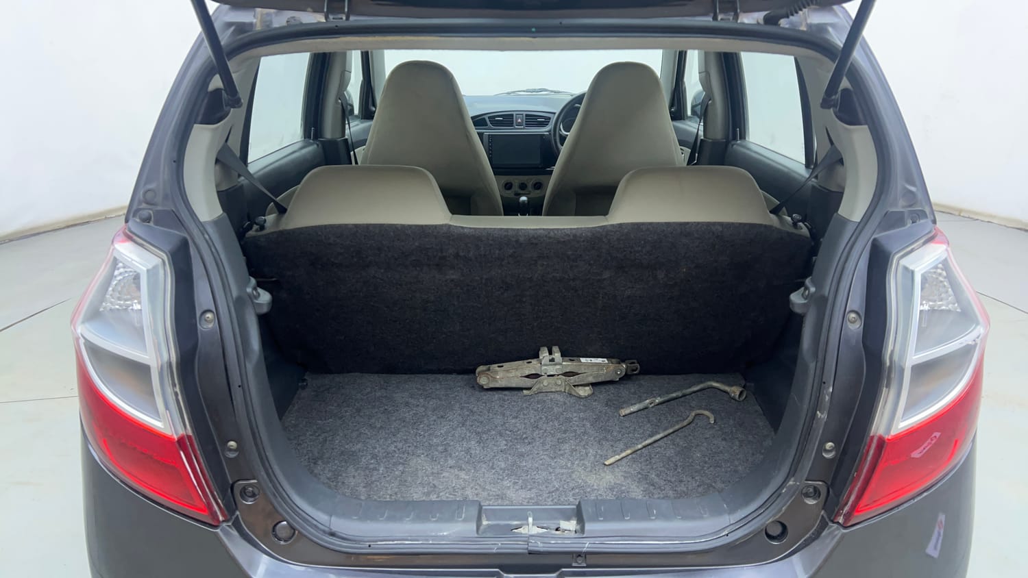 Used 2015 Maruti Suzuki Alto K10 VXi Petrol Manual interior DICKY INSIDE VIEW