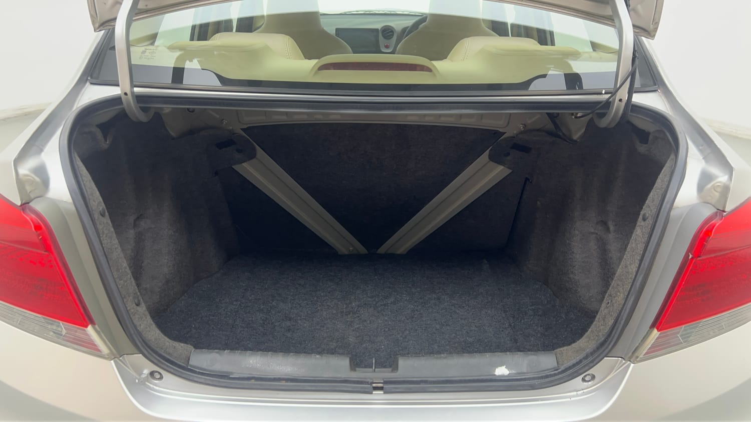 Used 2013 Honda Amaze 1.2 EX i-VTEC Petrol Manual interior DICKY INSIDE VIEW