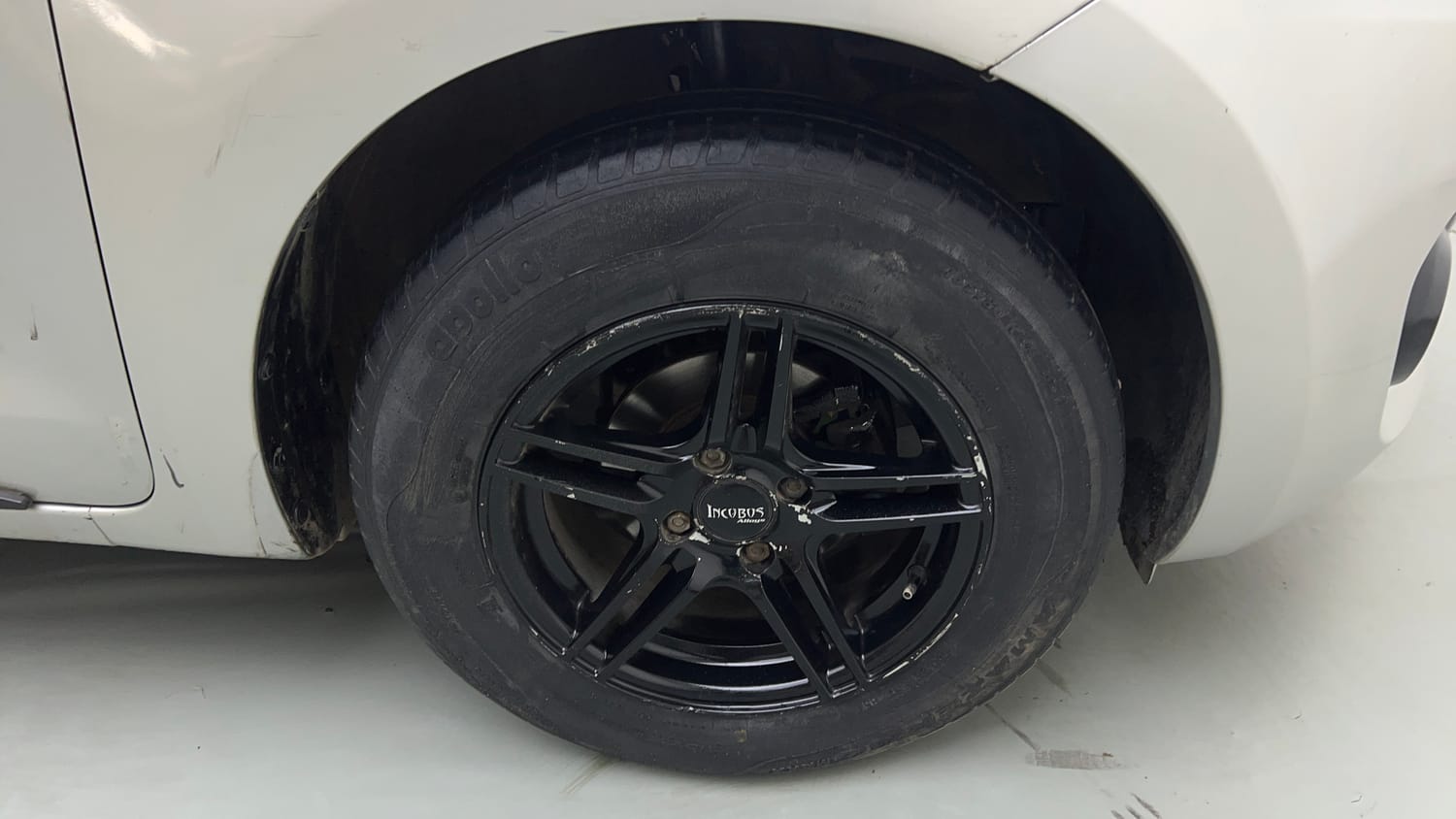 Used 2018 Maruti Suzuki Swift VXi AMT Petrol Automatic tyres RIGHT FRONT TYRE RIM VIEW