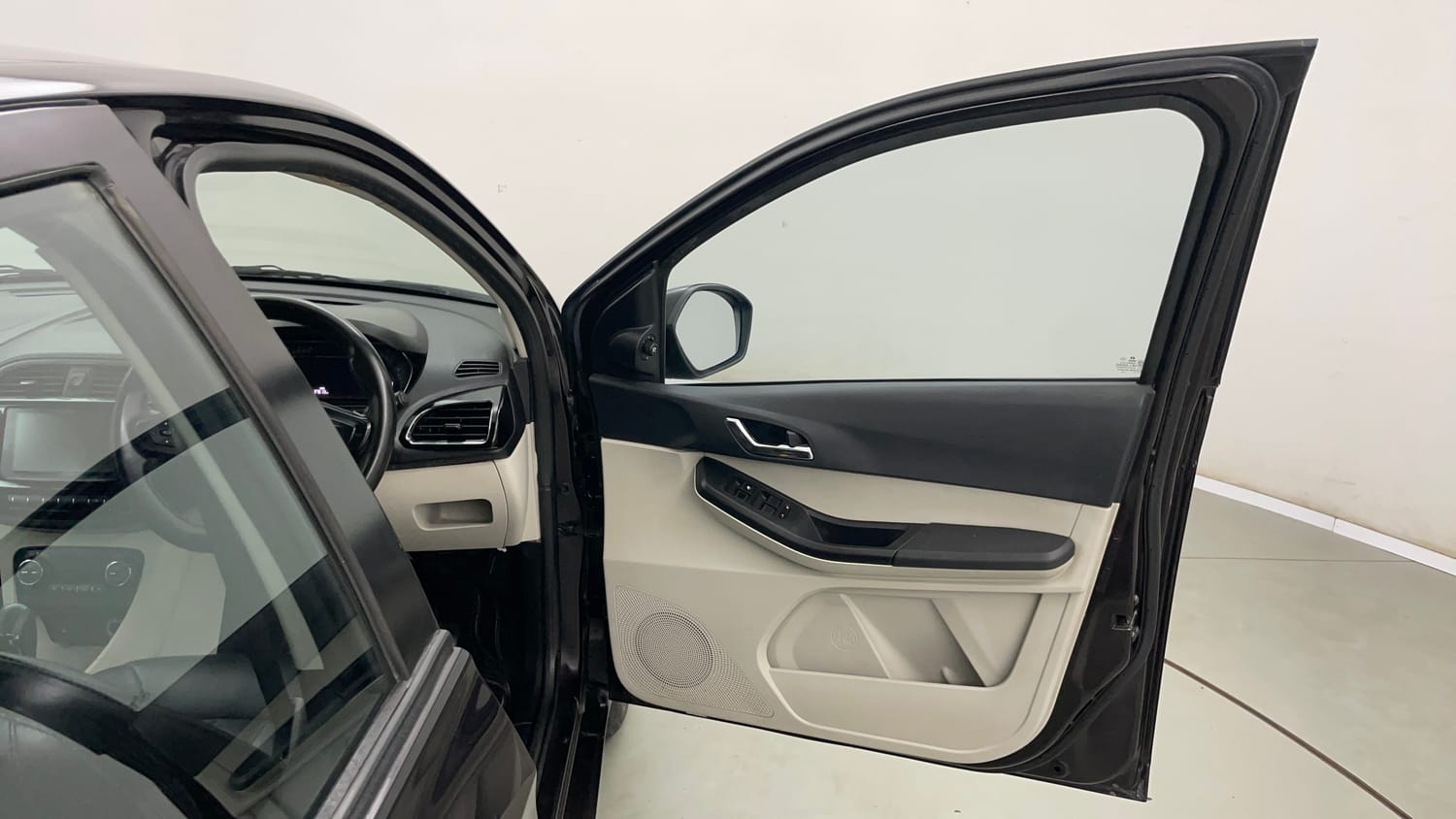 Used 2022 null Petrol Automatic interior RIGHT FRONT DOOR OPEN VIEW